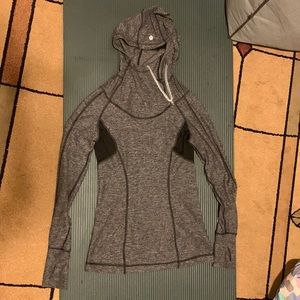 Lulu lemon sweatshirt/workout shirt size 4-6